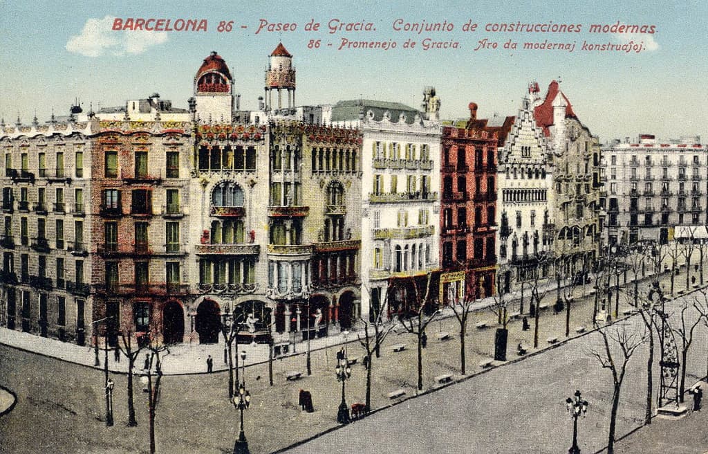 The Contrast in Barcelona’s Architecture.