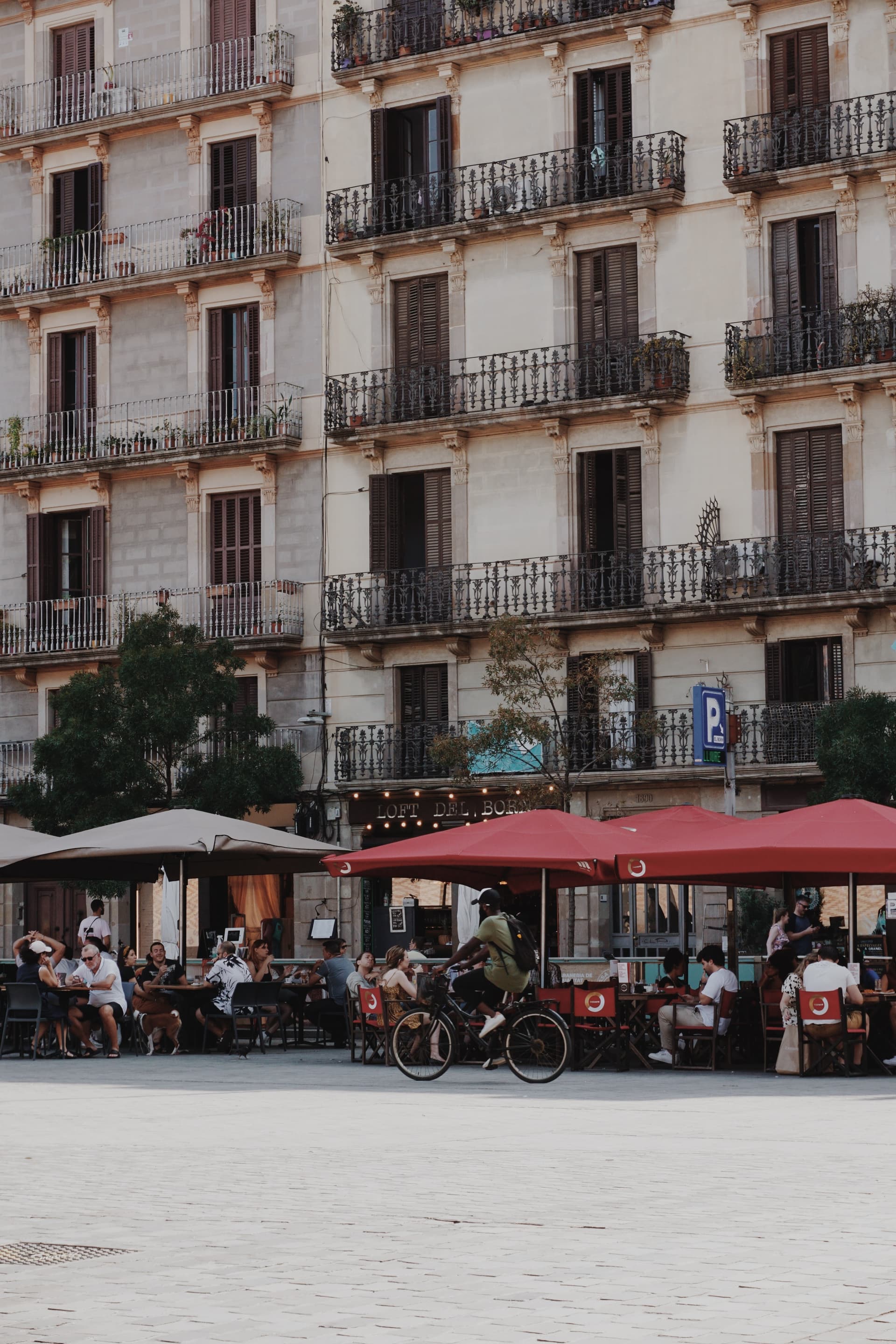 Where to eat in the 4 best neighbourhoods in Barcelona?