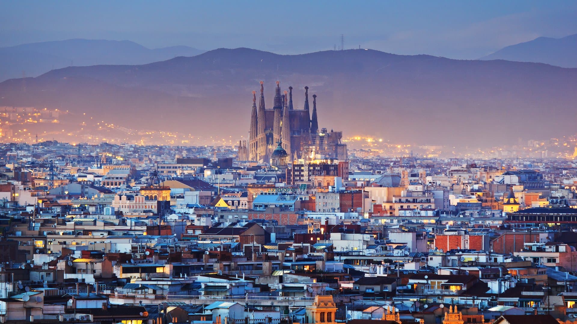 A packing list of the 10 essentials when travelling to Barcelona